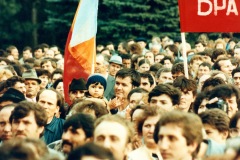 27-1990-moldavie-enfant-manif