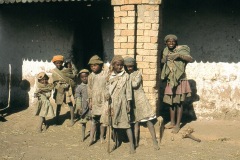 43-1993-madagascar-village